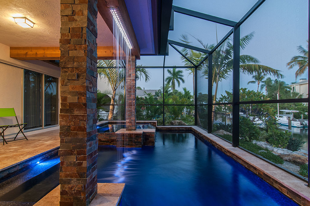 Modern Zen design with rain curtain,  linear design for the spa and pool by Lucas Lagoons Inc.